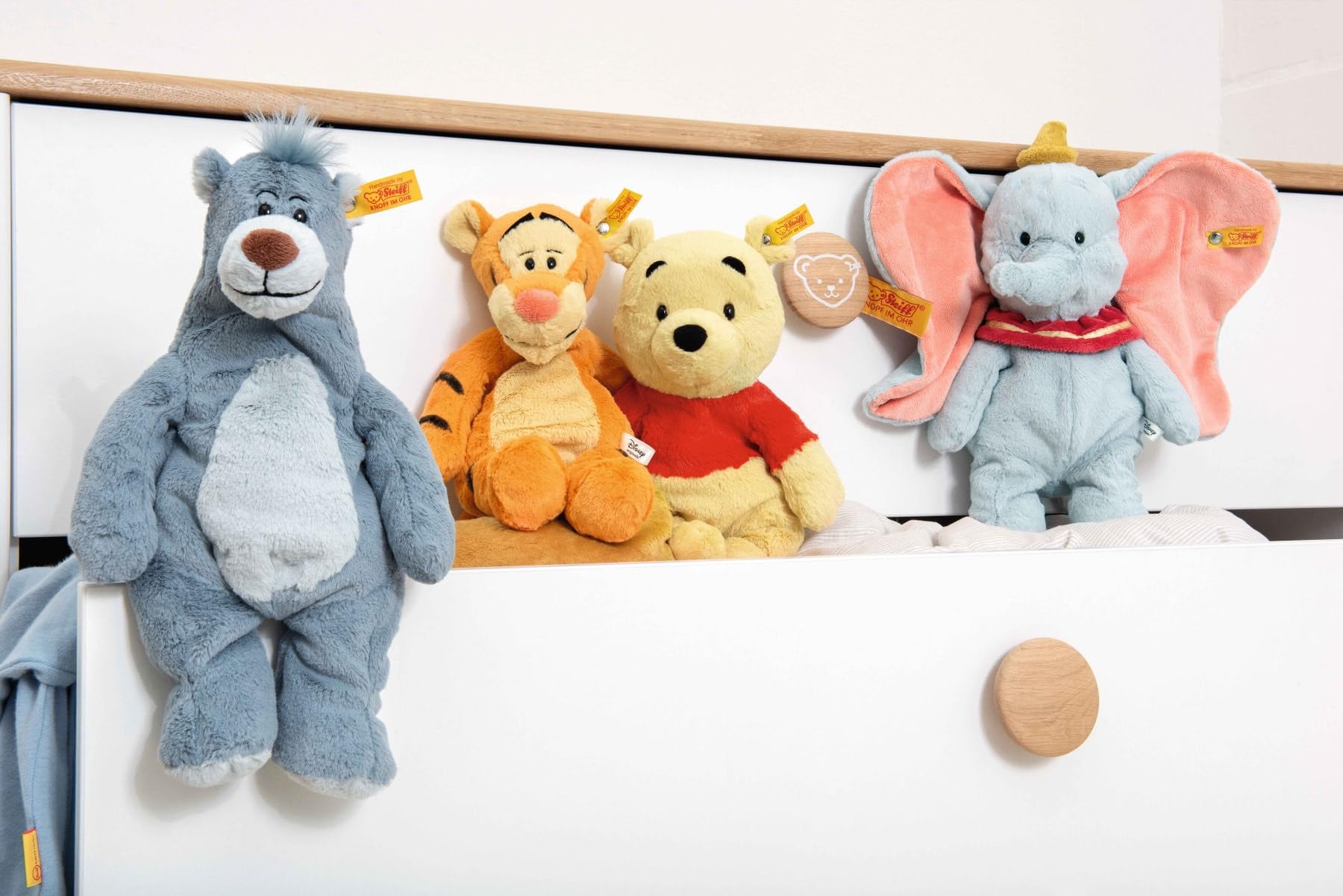 Steiff Disney Originals Balu der Bär 31 cm, Soft Cuddly Friends, Walt Disney Plüschfigur, Dschungel-Buch Baloo Kuscheltier für Kinder