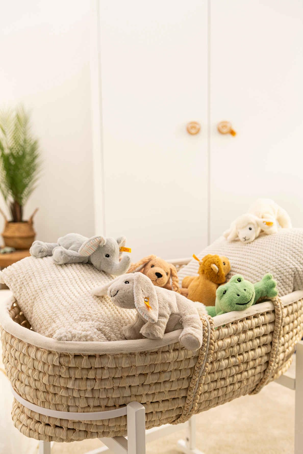 Steiff 242656 Floppy Trampili Elefant, 20cm, Gray Violet, PlĂĽschtier liegend